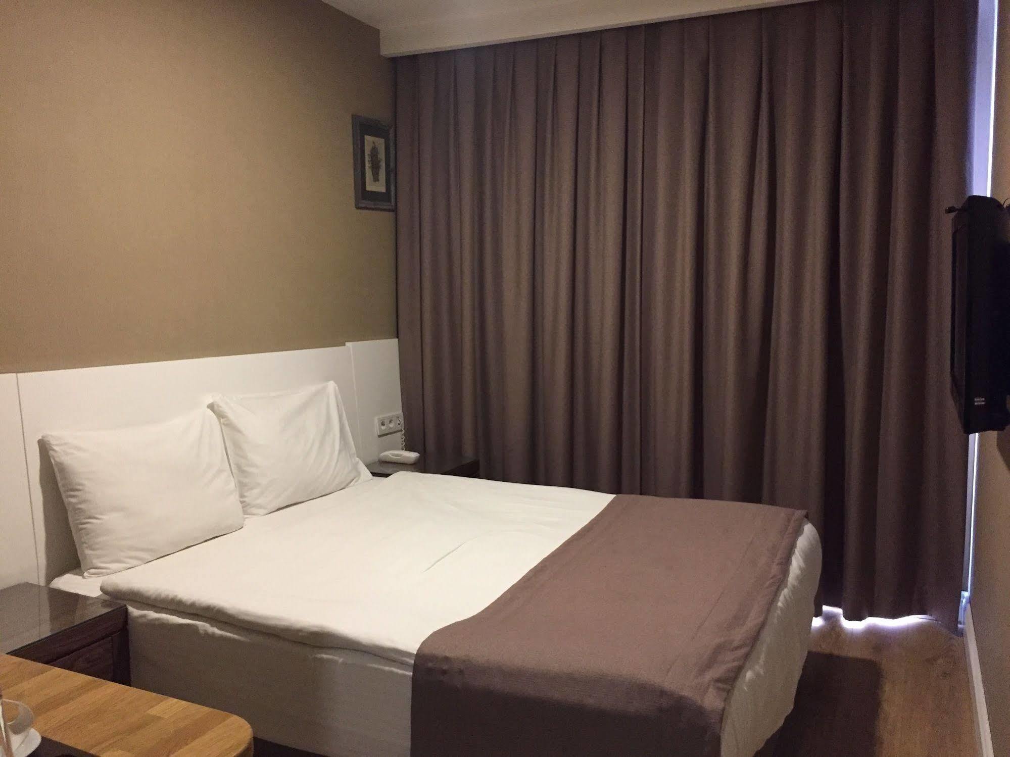 Aston Hotel Taksim Estambul Exterior foto